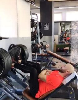 Împins la presă cu antrenor personal de fitness