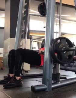 Ridicări de bazin cu antrenor personal de fitness